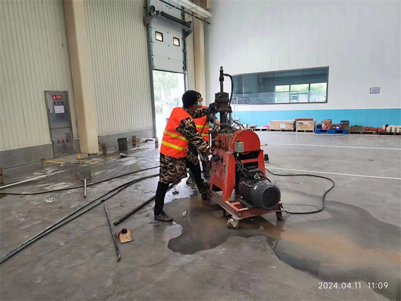 奉新厂房地面下沉塌陷注浆加固施工